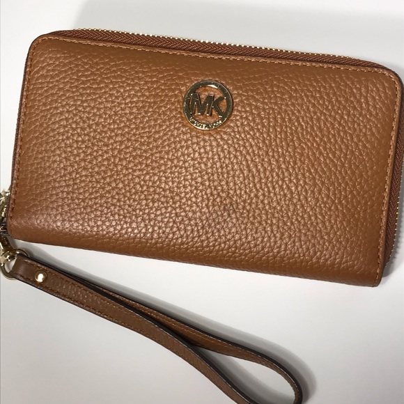 Michael Kors Handbags - MICHAEL KORS Pebbled Leather Smartphone Wallet